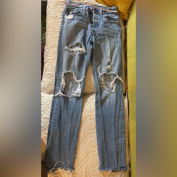 Vintage Levi’s distressed high waist jeans - Picture 1 of 7